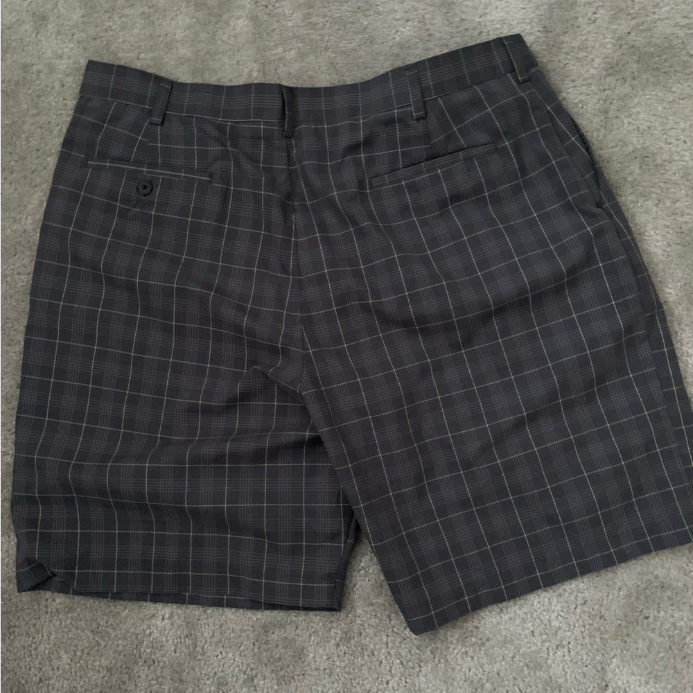 Ben Hogan Performance Golf Collection Men’s Gray and Green Checkered Shorts